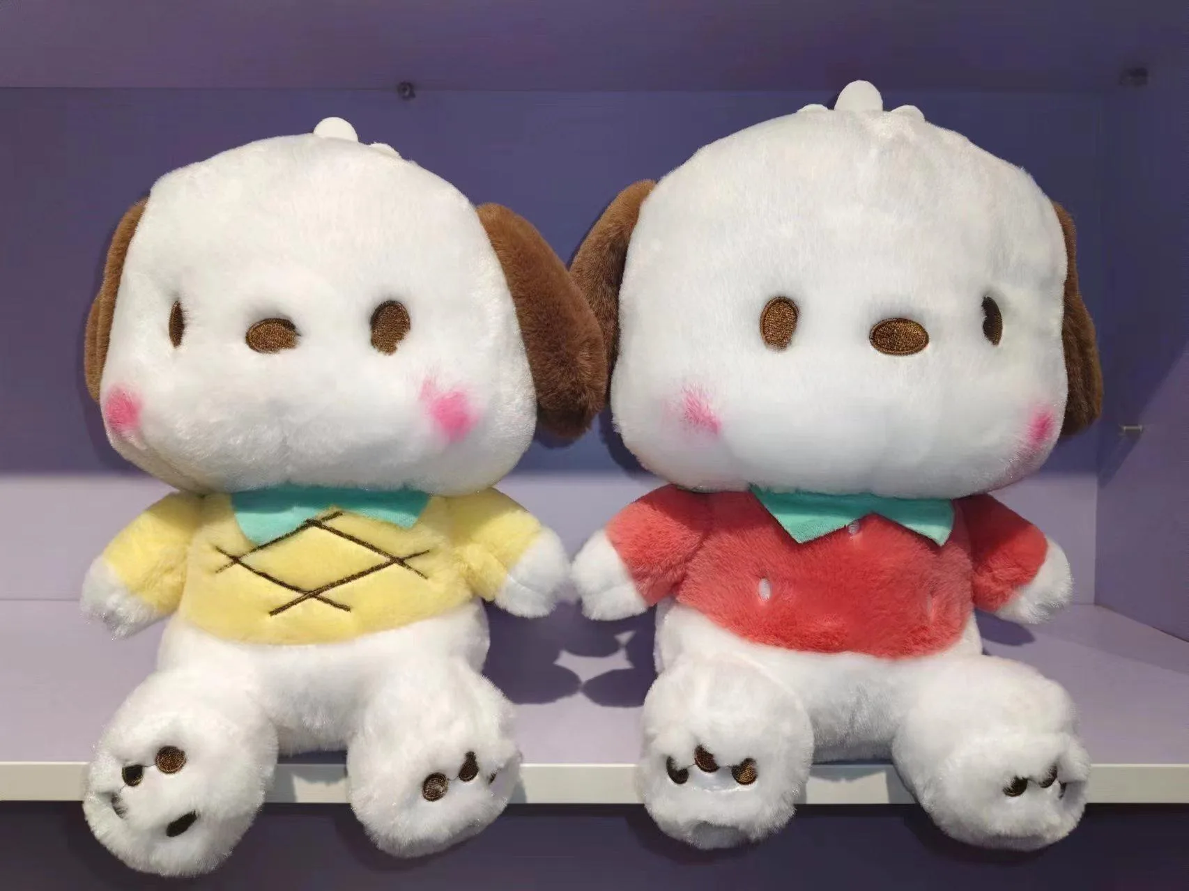 Pochacco com tema de frutas · Pelúcia · 33 cm
