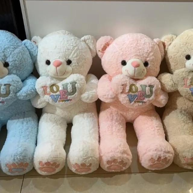 Chubby bear holding a heart · Plush cover with zipper · 60 cm